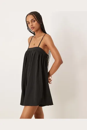 ASOS – Playsuit in Schwarz mit schmalen Trägern und Brustpartie mit Mikrostruktur