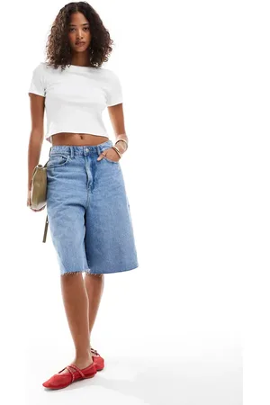 Pieces® – Longline-Jeans-Jorts in hellblauer Waschung mit geradem Schnitt