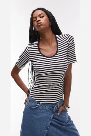 ARKET – Geripptes Jersey-T-Shirt mit U-Ausschnitt und blauen Streifen