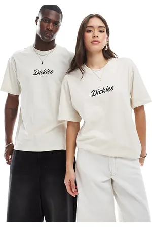 Dickies – T-Shirt in Wollweiß mit mittigem geschwungenem Logo-Schriftzug, exklusiv bei ASOS