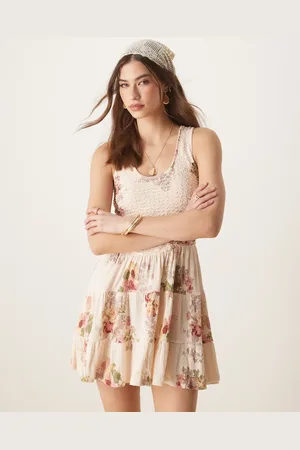 ASOS – Gestuftes Minikleid mit Kräuselstruktur, U-Ausschnitt und Vintage-Blumenmuster