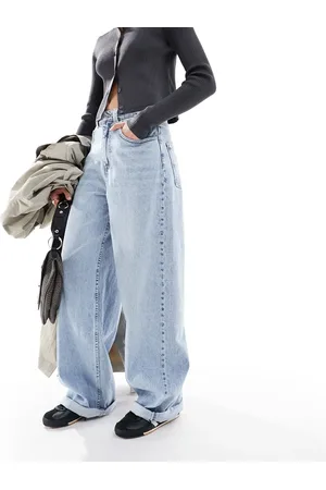 ASOS – Locker geschnittene Jeans in Hellblau mit breitem Umschlag