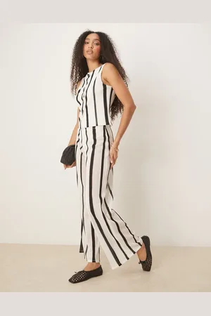 ASOS – Leicht durchscheinende, schwarz-weiß gestreifte Hose mit weitem Bein und Häkel-Strukturmuster, Kombiteil