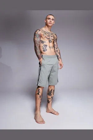 EA7 Armani – – Sweat-Shorts in Salbeigrün mit Bündchen und Logo-Zierstreifen