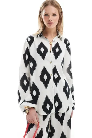 Accessorize – Oversize-Strandhemd in Weiß mit schwarzem Muster