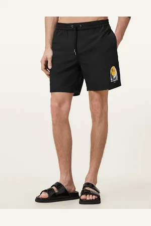 AllSaints – Party – Badeshorts in Tiefschwarz mit Wellen-Print