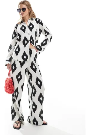 Accessorize – Oversize-Strandhose in Weiß mit schwarzem Muster