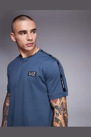 EA7 Armani – – T-Shirt in Dunkelgrau mit Logoband