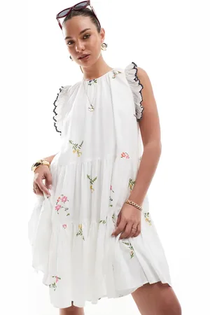 French Connection – Gestuftes Minikleid in mit Stickerei