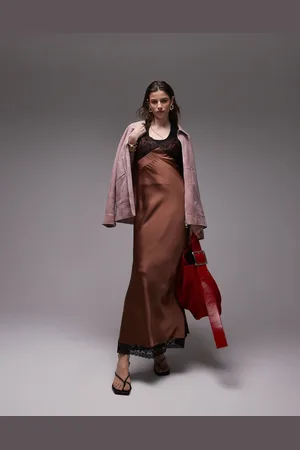 Topshop – Trägerkleid in Schokobraun mit Körbchen aus Spitzenstoff