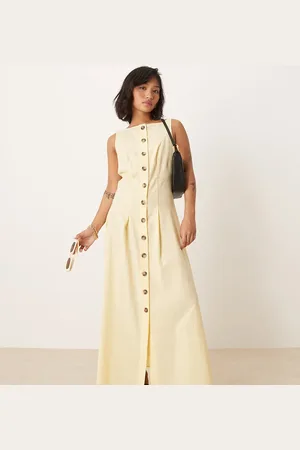 ASOS ASOS DESIGN Petite – Maxi-Westenkleid in Buttermilchgelb mit Knopfleiste und U-Boot-Ausschnitt