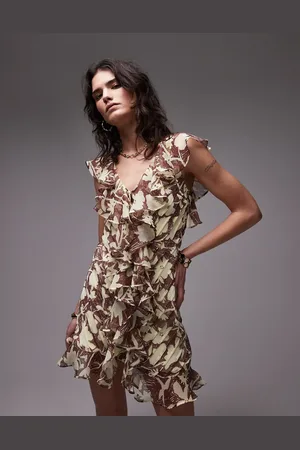Topshop – Minikleid mit Rüschen, Biesen und Blumenmuster in Buttermilchgelb