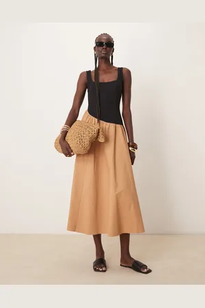 ASOS – Hybrid-Maxikleid in Schwarz und Hellbraun mit eckigem Ausschnitt und asymmetrischer, tiefer Taille