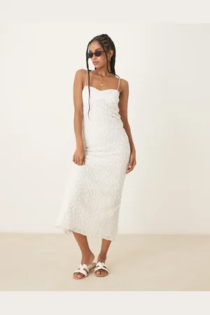 ASOS – Trägerkleid in mit Gänseblümchenstickerei und farblich abgesetzter Brustpartie aus Satin