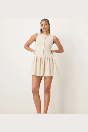 ASOS ASOS DESIGN Tall – Minikleid in Hellbeige mit tief angesetzter Taille, U-Boot-Ausschnitt und Knopfleiste