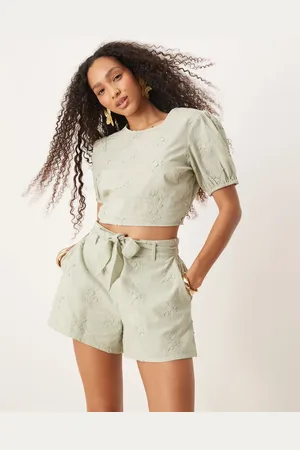 ASOS – Dad-Shorts in zum Hineinschlüpfen mit 3D-Blumenstickerei, Kombiteil