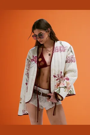 ASOS – Vorne gebundene Steppjacke mit Blumenmuster