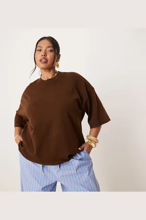 ASOS ASOS DESIGN Curve – Strukturiertes Strick-T-Shirt in Schokobraun