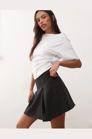 Reclaimed – Kurzer eleganter Skort mit Nadelstreifen