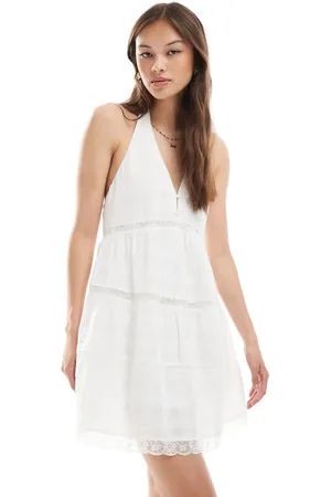 Pull&Bear – Gestuftes Minikleid in mit Spitzenbesatz