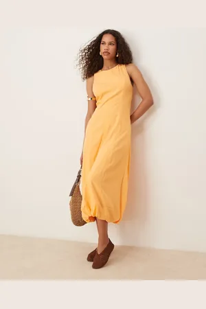MANGO – Midikleid in Papayagelb mit drapiertem Saum