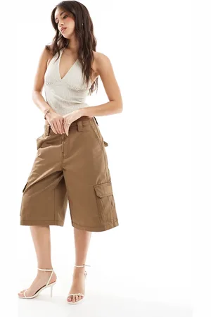 Bershka – Elegante Utility-Shorts in Camel mit Longline-Schnitt