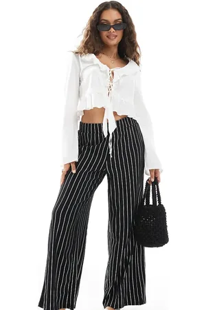 ONLY – Hose in gestreift mit Struktur und weitem Bein