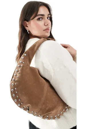 Glamorous – Halbmondförmige Schultertasche aus Wildlederimitat in Hellbraun mit Nietendetail