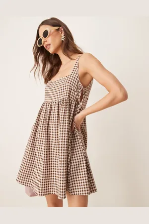 ASOS – Kurzes Babydollkleid mit braunem Vichykaromuster und seitlicher Schnürung