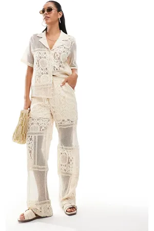 Object – Gehäkelte Hose in Creme mit Aufnähern, Kombiteil