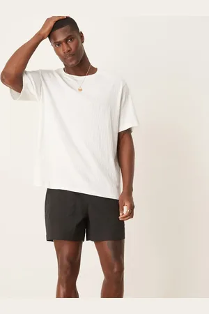 ASOS – Kürzere Shorts in gestreiftem Schwarz