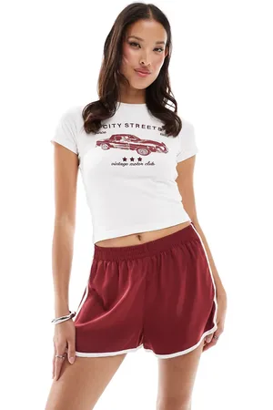 ONLY – Lauf-Shorts aus Satin in Burgunderrot