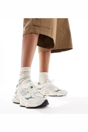 New Balance – 9060 – Sneaker in Wollweiß und Grün