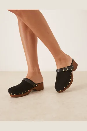 ASOS – Miles – Geschlossene Clogs aus schwarzem Wildleder mit Nietenbesatz