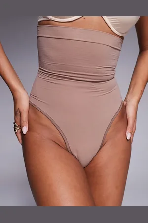 Spanx – Seamless Power – Tanga in Café au Lait mit hohem Bund