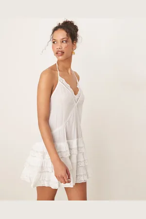 Miss Selfridge – Mini-Strandkleid aus dünnem, weitmaschig gewebtem Baumwollstoff in Creme mit tiefer Taille
