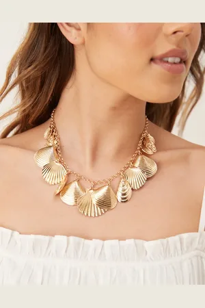 Accessorize – Michelle – Statement-Halskette in Gold-Optik mit Muschel-Anhängern