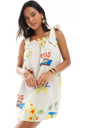 Pieces® – Kurzes Camisole-Hängerkleid mit Schriftprints auf Untergrund in Creme mit Bindeträgern