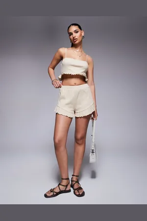 ASOS – Schwingende Shorts in Steinbeige mit Knitterstruktur und Rüschensaum, Kombiteil