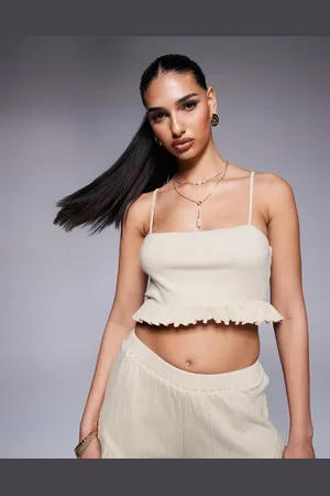 ASOS – Cropped-Camisole in Steinbeige mit Rüschensaum und Knitterstruktur, Kombiteil