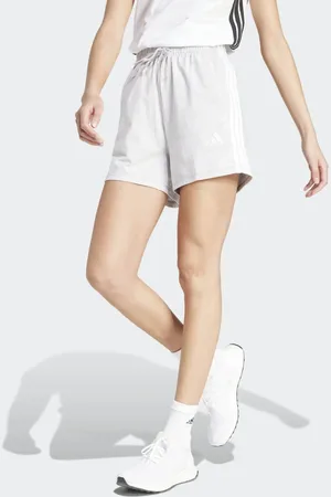 adidas – Essentials – Shorts in Hellgrau mit den 3 Streifen in Weiß