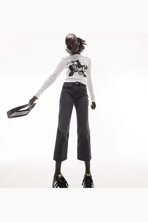 Topshop – Jeans in mit geradem Schnitt, mittelhohem Bund und unversäubertem Saum