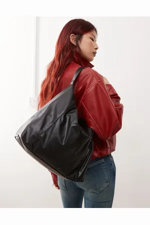 Weekday – Weiche Schultertasche aus Kunstleder in
