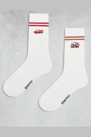 ASOS – 2er-Pack Socken in mit aufgestickten Disney-Motiven von Mater und McQueen