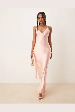 SNDYS – Exklusives Satin-Maxikleid in mit V-Ausschnitt und Bindedetail am Rücken
