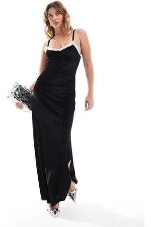 Miss Selfridge – Maxikleid aus Samt mit Spitzendetail