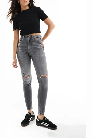 Stradivarius – Eng geschnittene Jeans mit superhohem Bund in Grau