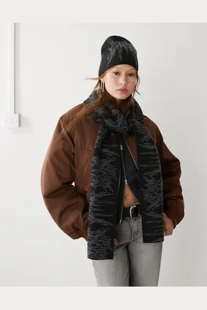 Weekday – Schal in mit Jacquard-Muster