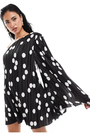 ASOS – Plissiertes Minikleid in Schwarz und Weiß gepunktet mit einem Ärmel