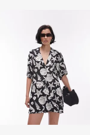 Topshop – Lockerer Playsuit in Schwarz-Weiß mit Button-Down-Kragen und Muschelmuster